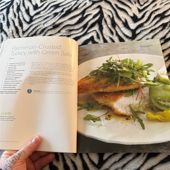 ⚫️3/$10 Weight Watchers Essential Freestyle Cookbook - Picture 4 of 4